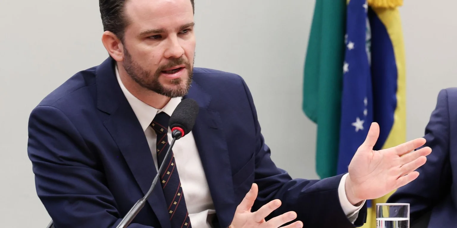 Ministro da Fazenda e STF discutem medidas fiscais cruciais no Congresso
