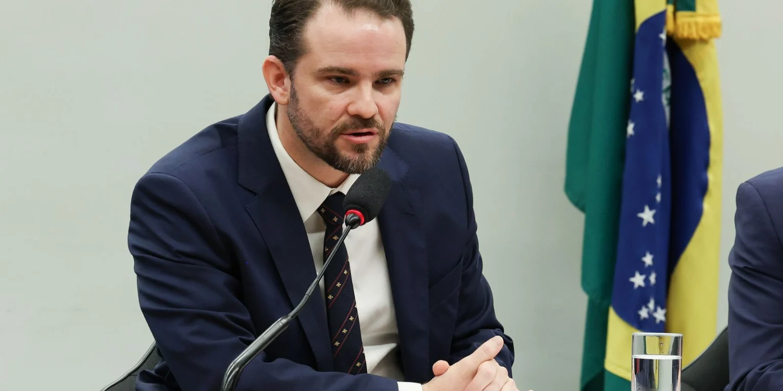 Ministro da Fazenda critica PEC que concede autonomia ao BC por criar distorções na contabilidade
