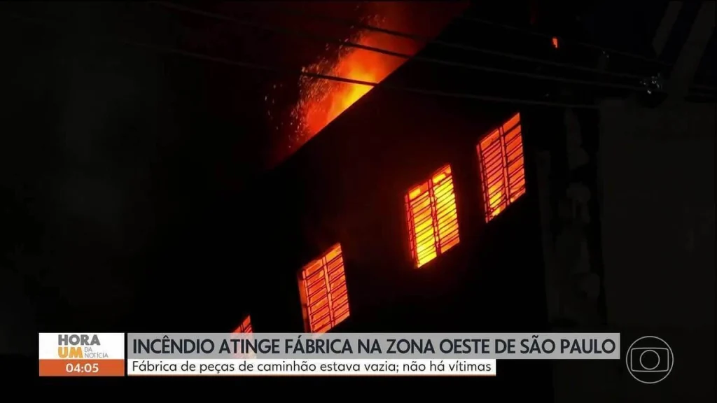 Incêndio de Grandes Proporções Assusta Moradores na Lapa, Zona Oeste de São Paulo
