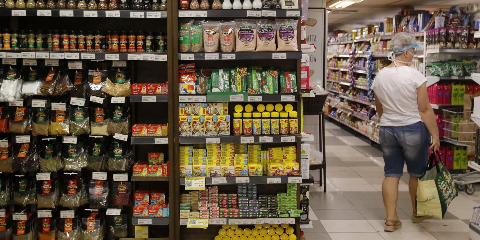 Indústria de alimentos impulsiona mercado de trabalho em 2024, revela IBGE