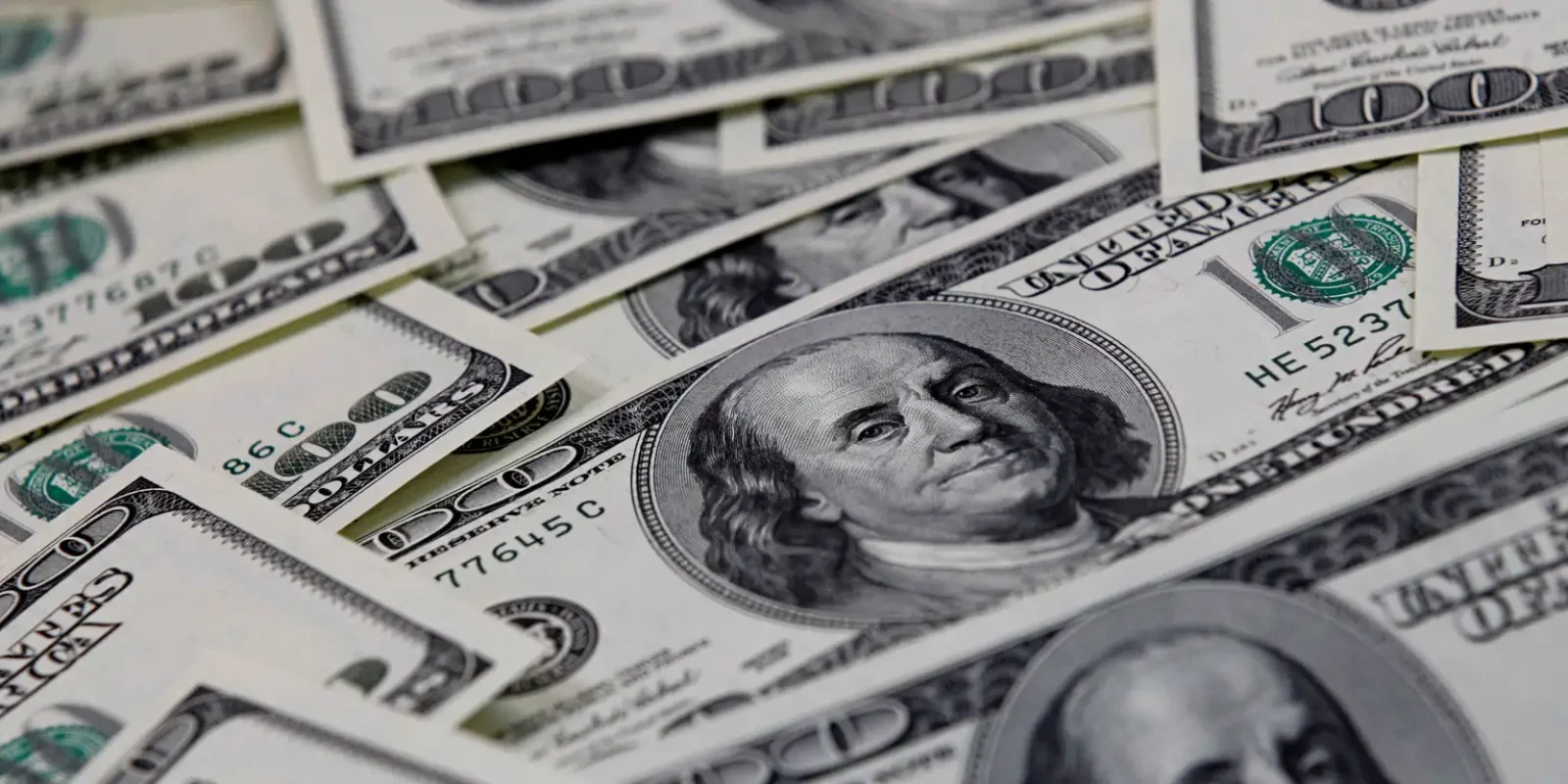 Bolsa Brasileira Despenca 2,22% e Dólar Volta a Subir Acima de R$ 5,06