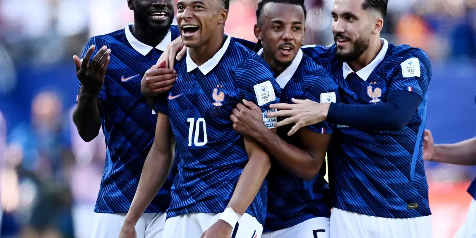 França domina Senegal por 3 a 1 na estreia da Copa do Mundo