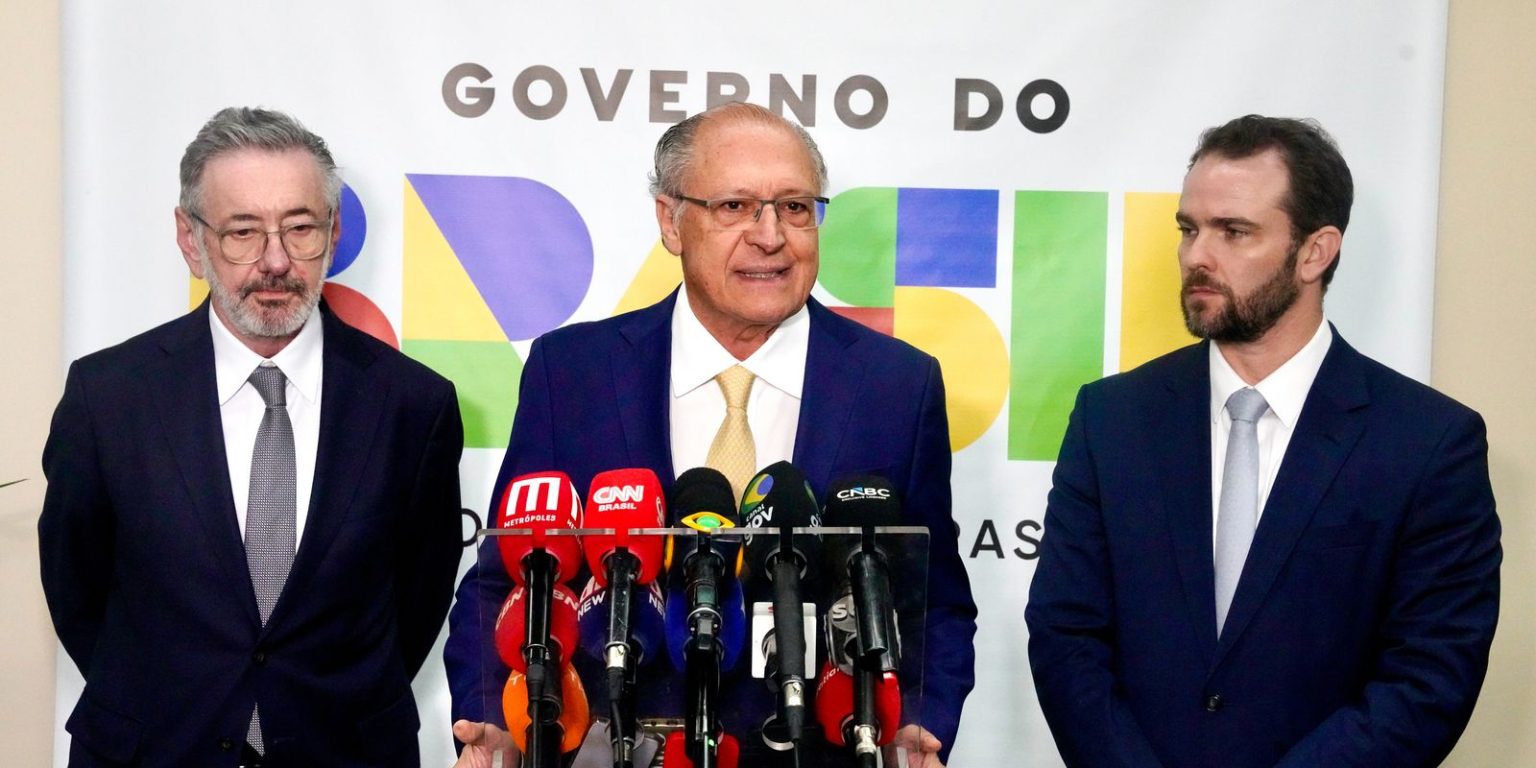 Brasil cita Lei da Reciprocidade em resposta aos EUA e mantém diálogo