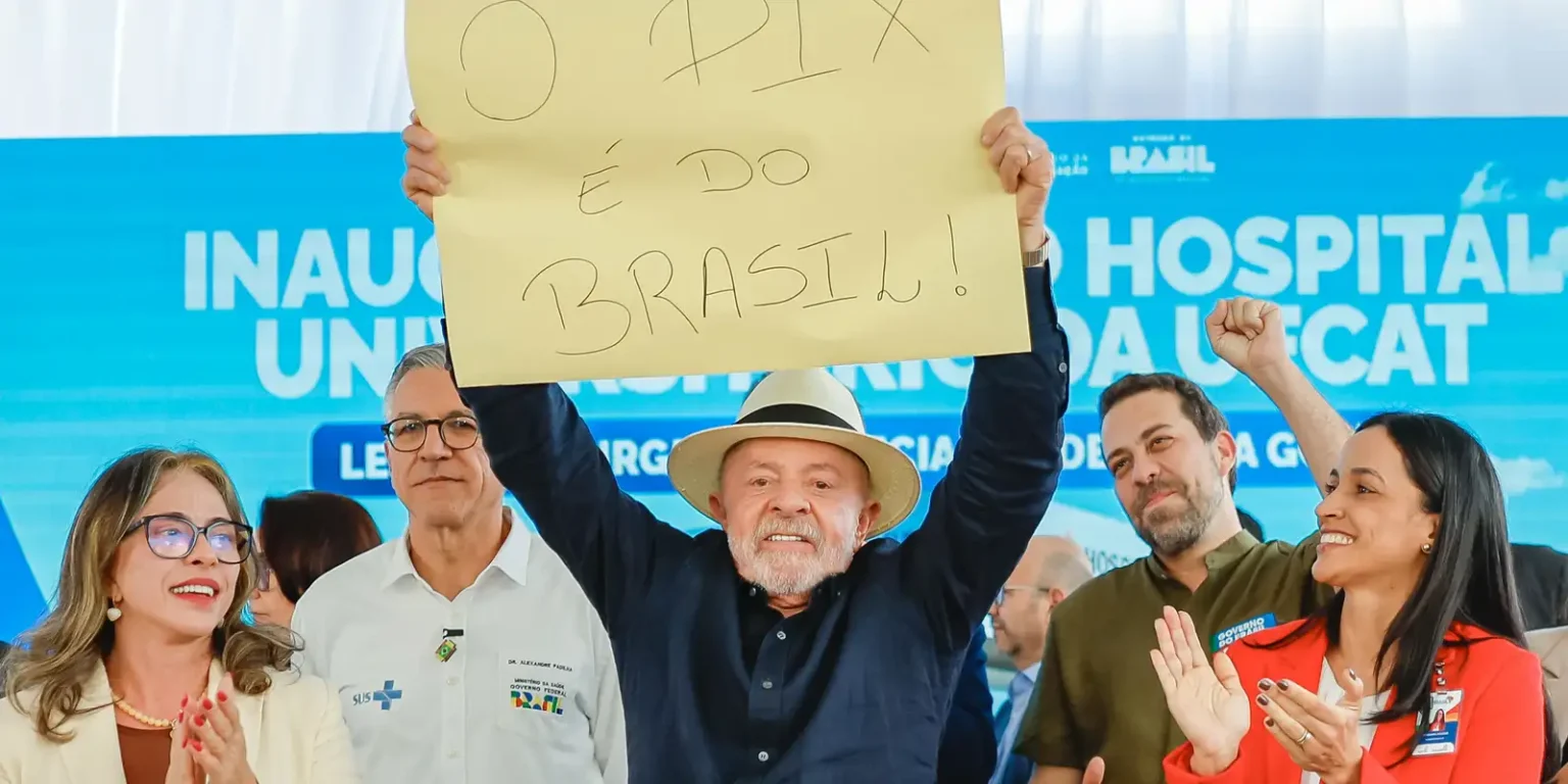 Lula defende Pix como solução nacional e critica postura dos EUA