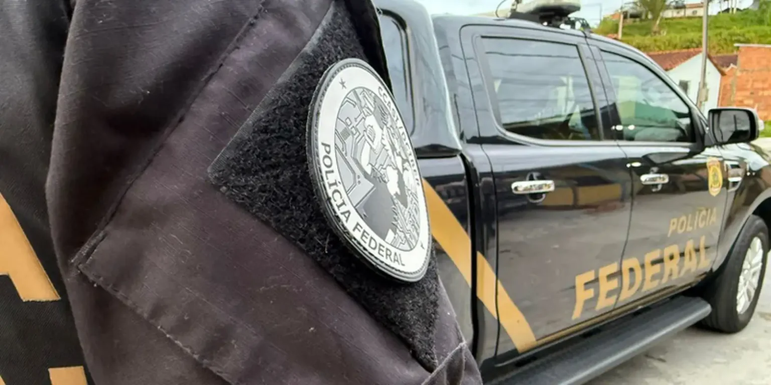 PF desarticula núcleo financeiro do Comando Vermelho em operação contra tráfico internacional