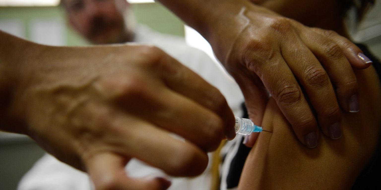 Vacinação contra HPV para adolescentes de 15 a 19 anos é estendida
