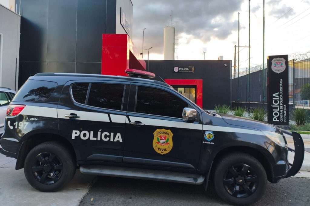 Casal é detido após acionamento da polícia por violência doméstica e maus-tratos a filhote no interior de SP