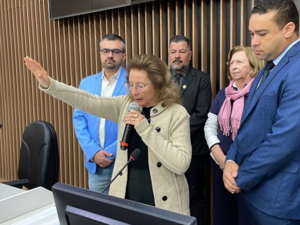 Elaine Brambilla assume prefeitura de Araras após morte do prefeito: primeira mulher no cargo