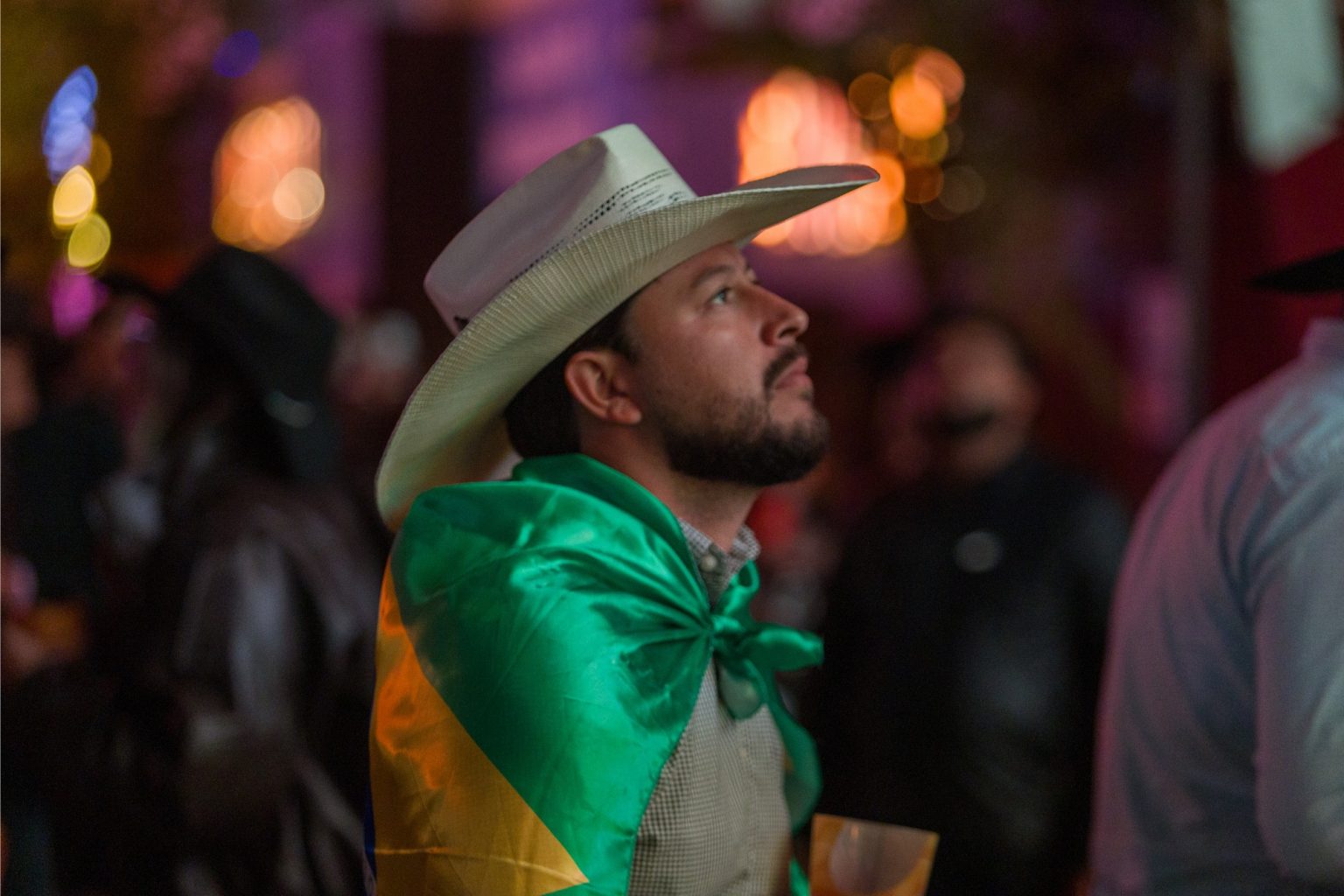 Torcedores unem amor por sertanejo e futebol em experiência única na Festa do Peão de Americana