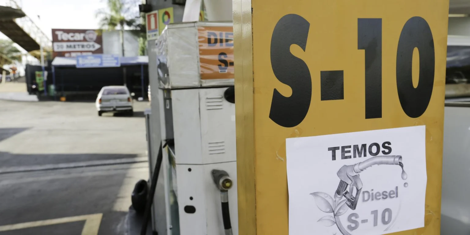 Petrobras adere à subvenção e ajusta preço do diesel para R$ 1,12
