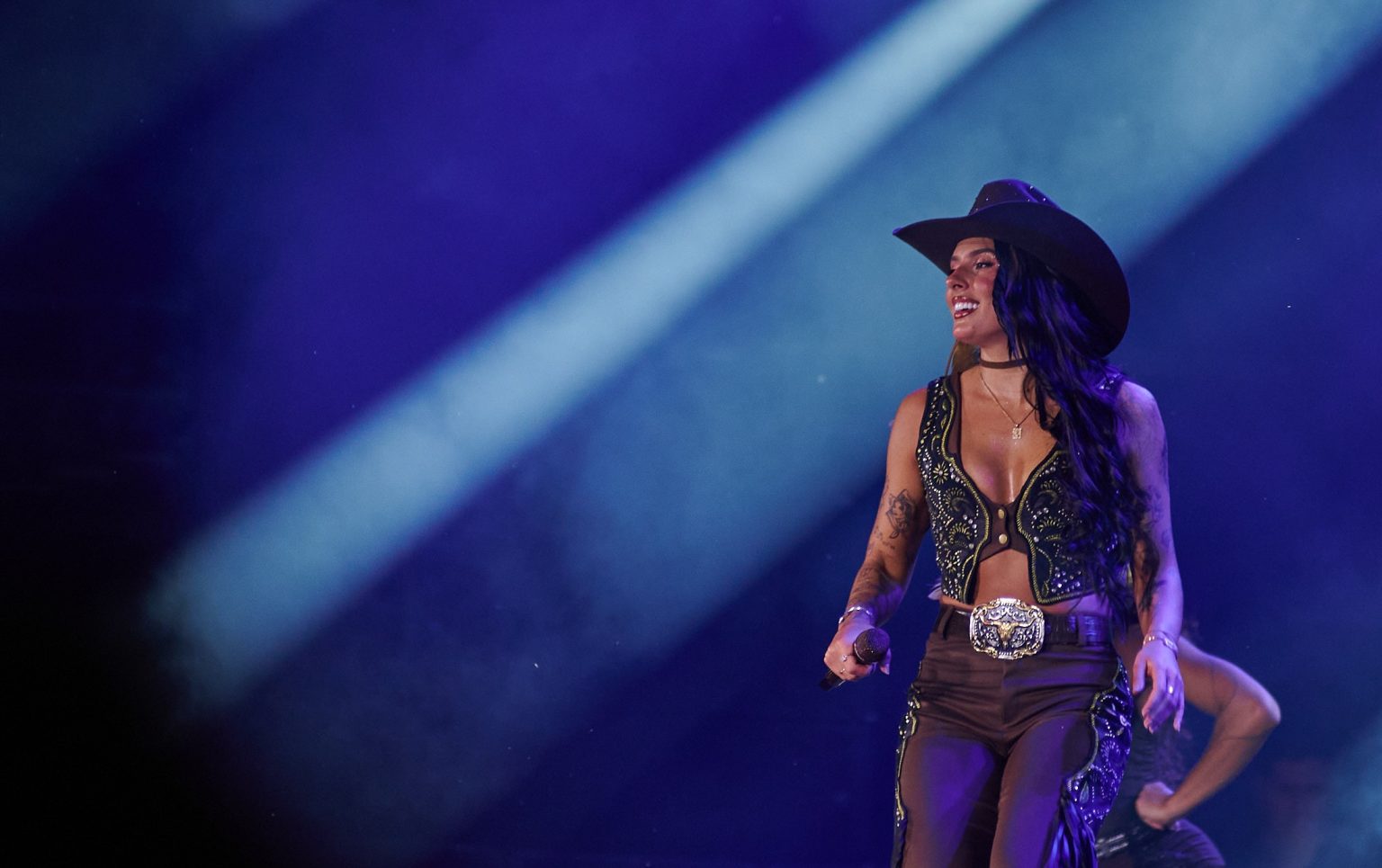 Ana Castela agita público em Ribeirão Preto com show gratuito: saiba horários, portões e regras de acesso