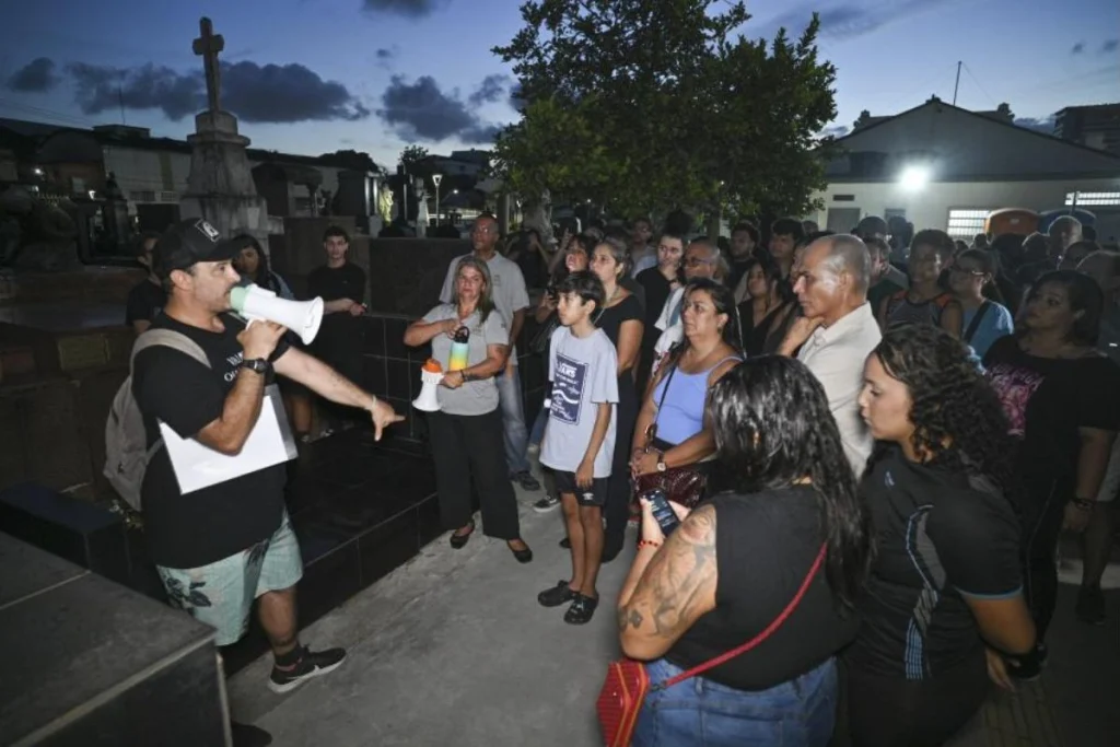 Descubra as histórias e curiosidades do Cemitério do Paquetá em passeio guiado; inscrições abertas