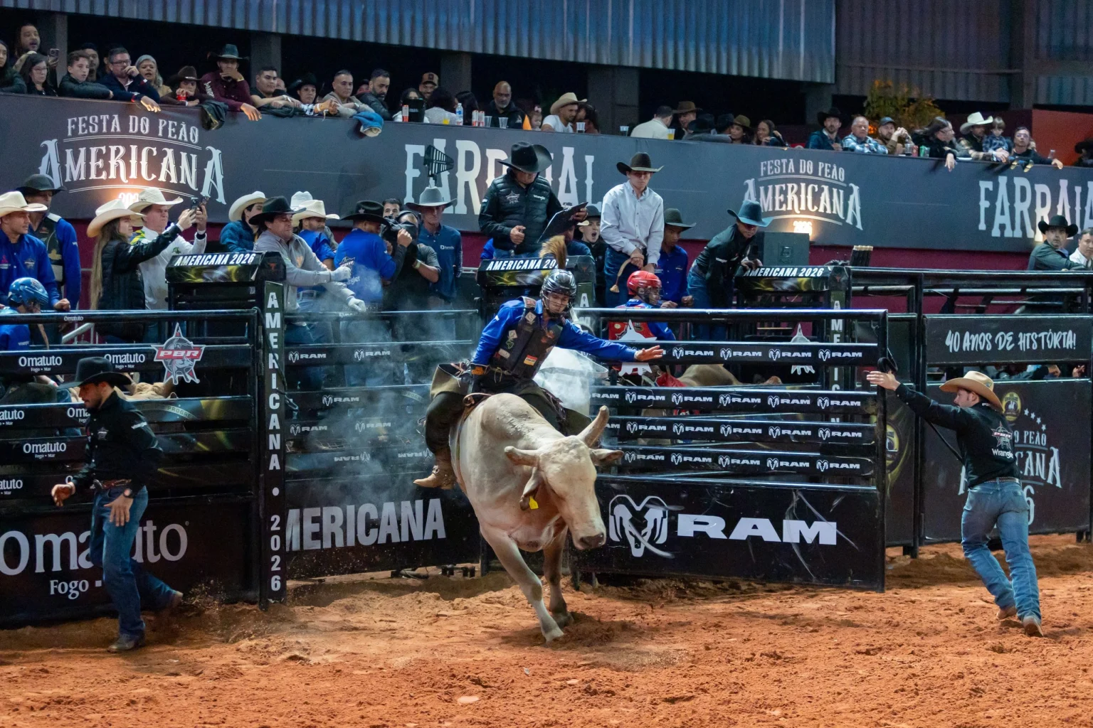 4ª noite da Festa do Peão de Americana 2026: Montaria e Shows Agitam o Público