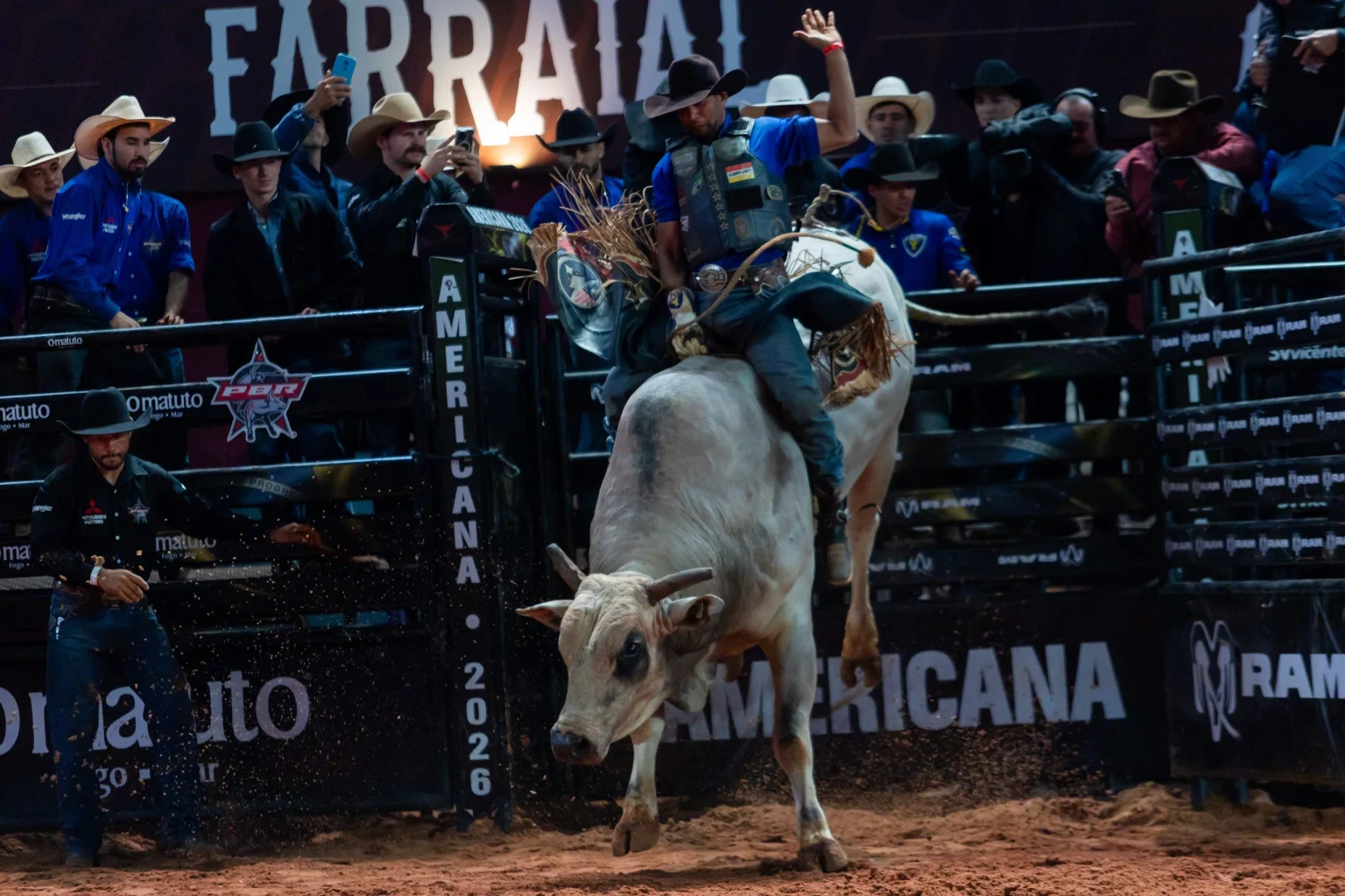 Alisson de Souza domina montaria em Americana, vence PBR e desafia irmão: ‘Vou te alcançar’