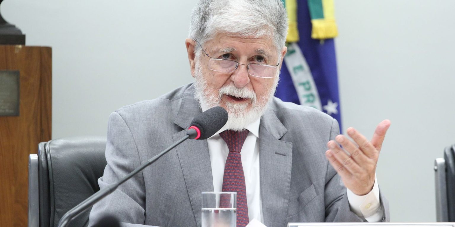 Celso Amorim alerta para desigualdades causadas pela IA em conferência internacional