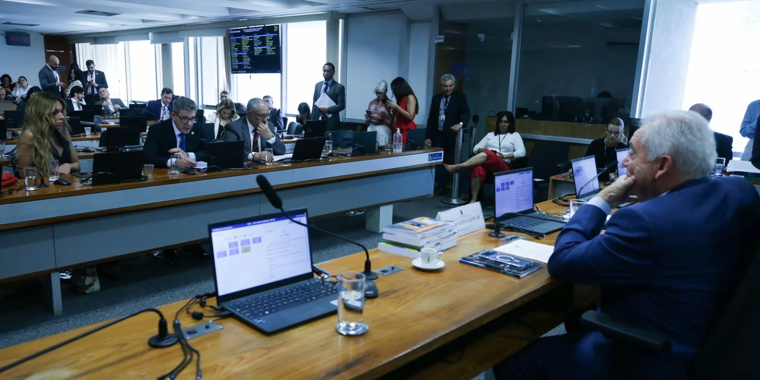 Senado discute tramitação da PEC do fim da escala 6×1 e autonomia financeira do BC