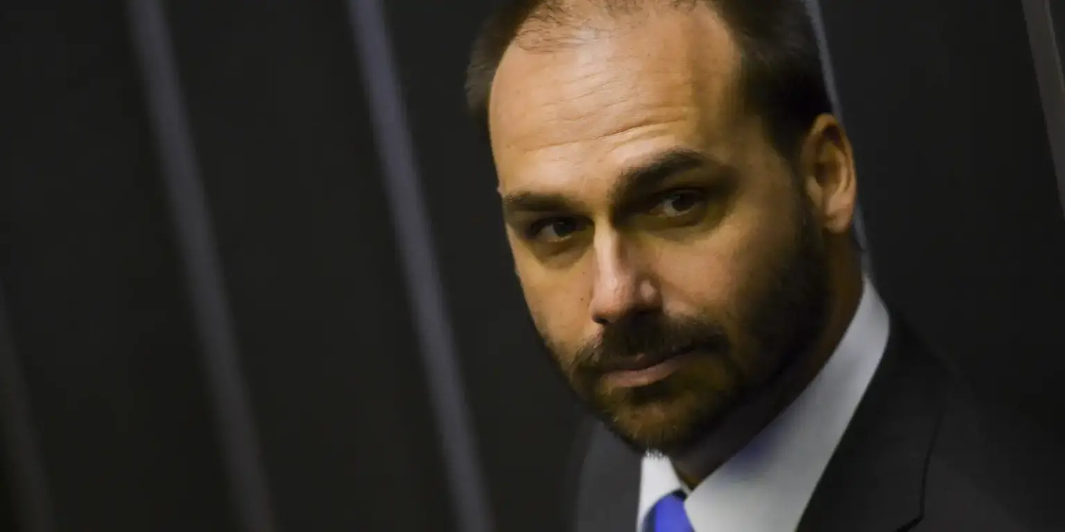 Eduardo Bolsonaro condenado a 4 anos por coação no curso do processo: Supremo Tribunal Federal decide por unanimidade
