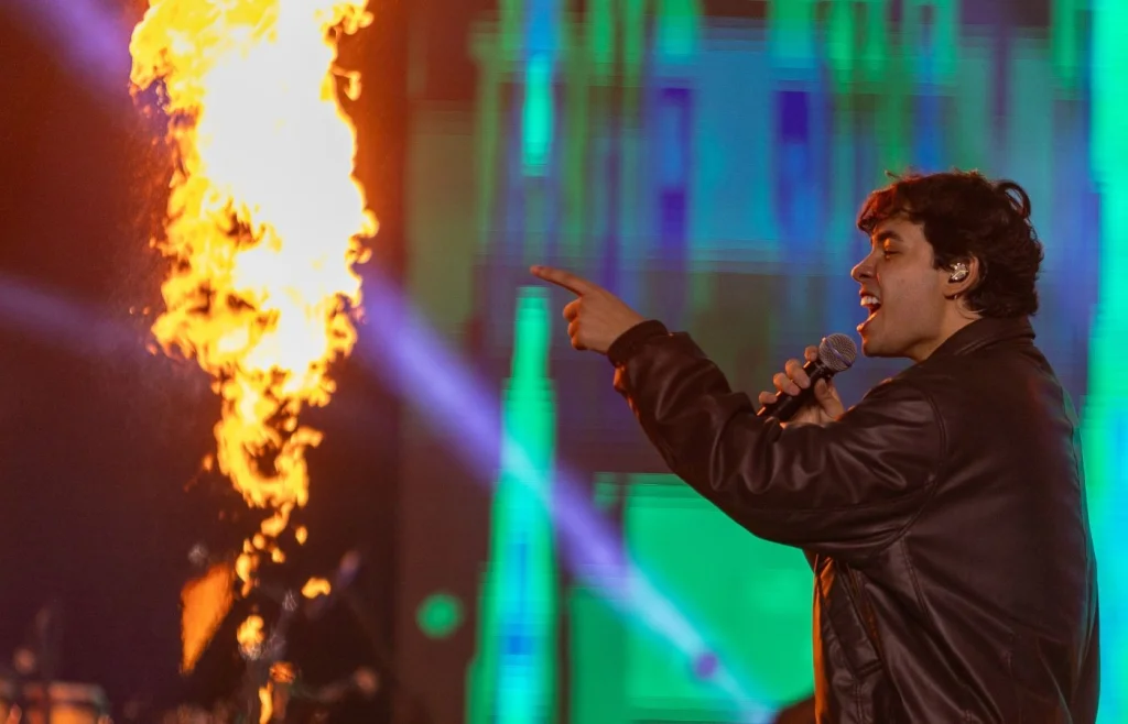 Sami Rico surpreende público com música autoral e mistura de estilos na Festa do Peão de Americana