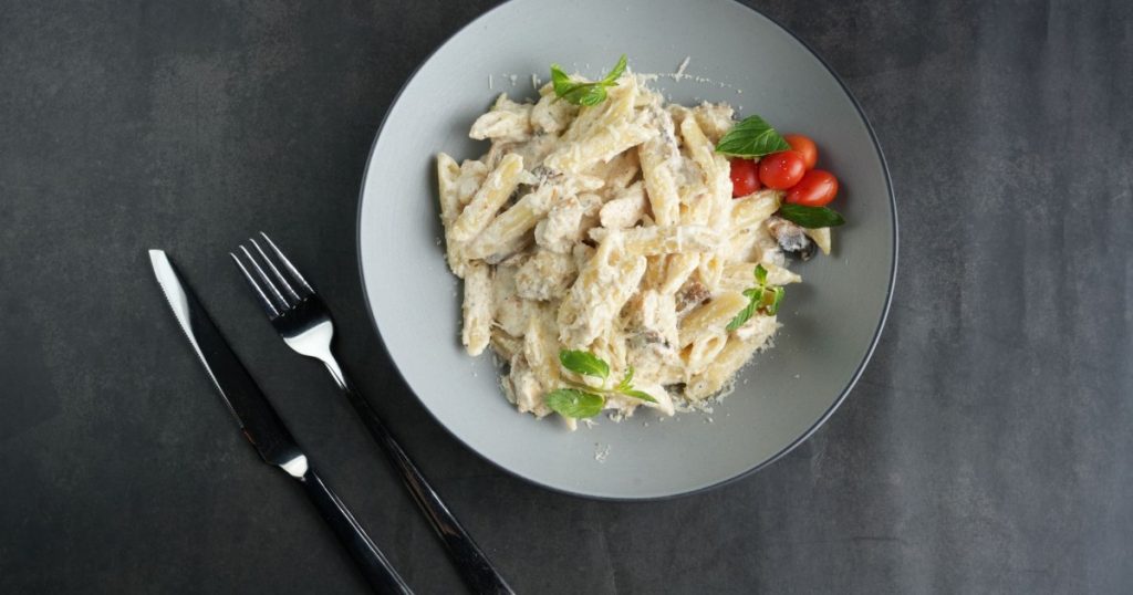 Receita de Macarrão ao Molho Branco: Prática e Deliciosa receita de macarrão ao molho branco