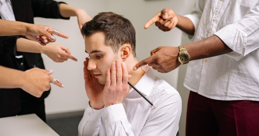 como agir em caso de assédio sexual no trabalho
