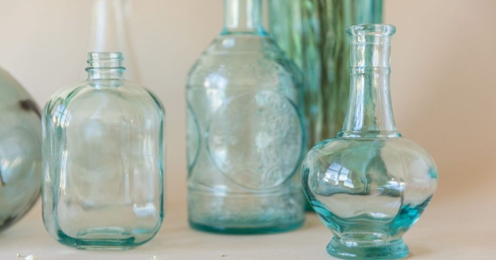 ideias de decoração com garrafas de vidro
