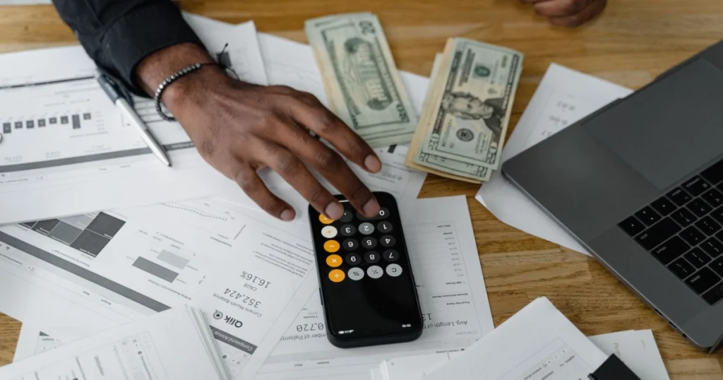 como usar a tecnologia para controlar finanças pessoais
