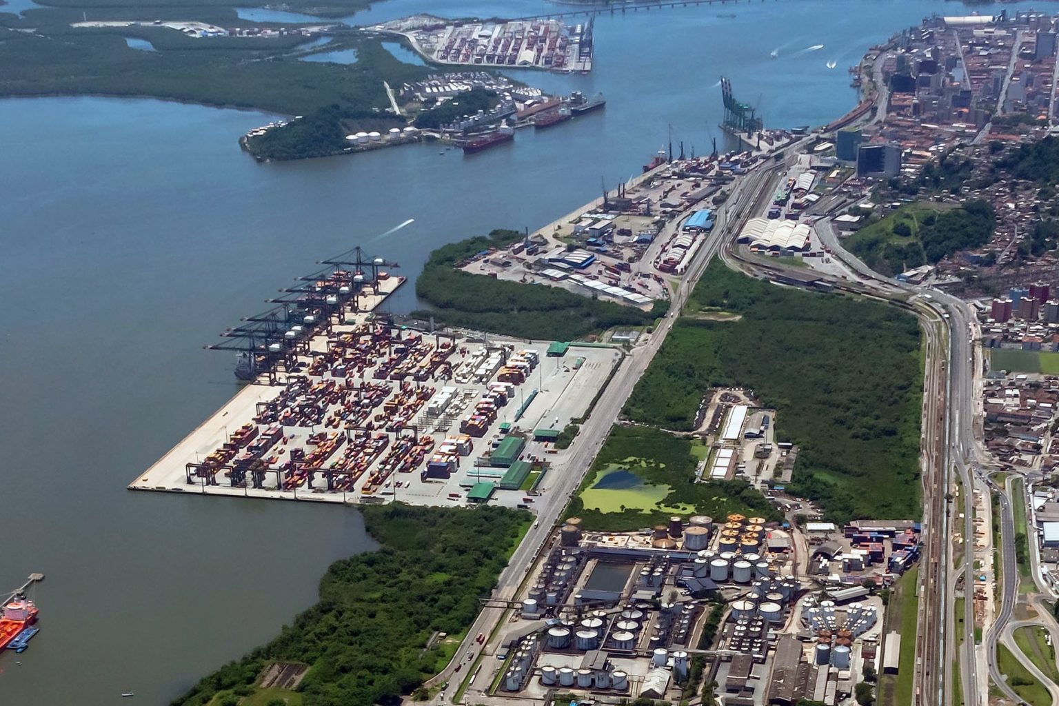 APS firma contrato para condomínio logístico no Porto de Santos e promete modernizar infraestrutura