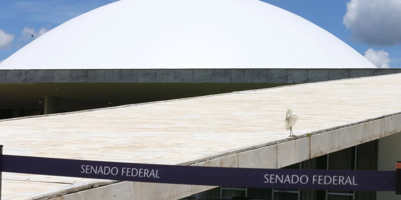 Protestos em 15 estados pressionam Senado pela PEC 6×1