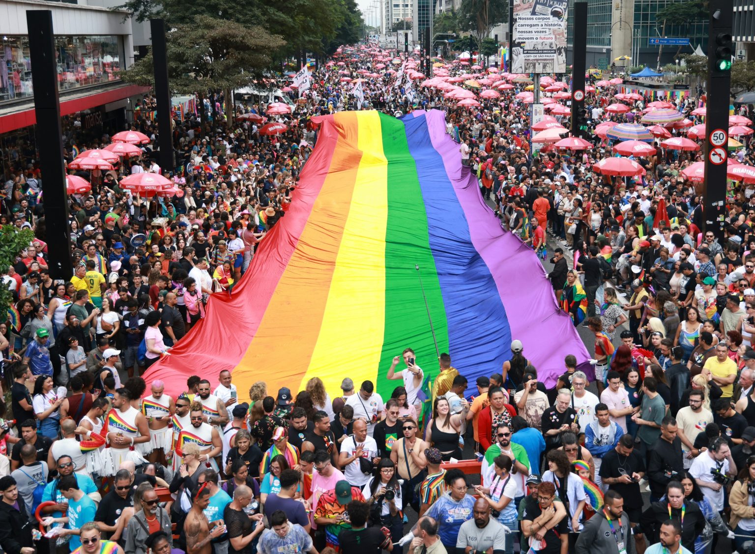 30ª Parada do Orgulho LGBT+ de São Paulo: Confira Programação, Clima e Interdições