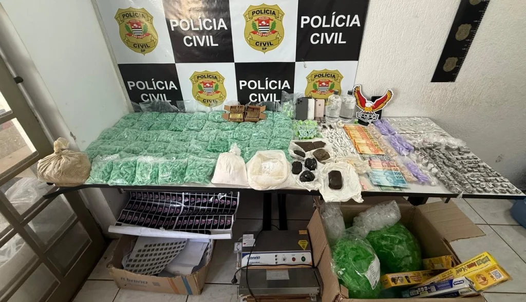 Polícia Civil desmantela grande esquema de tráfico de drogas e apreende munições de fuzil no interior de SP
