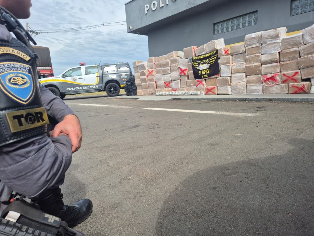 Polícia Rodoviária apreende mais de 3 toneladas de maconha em carreta na Castello Branco em Itatinga