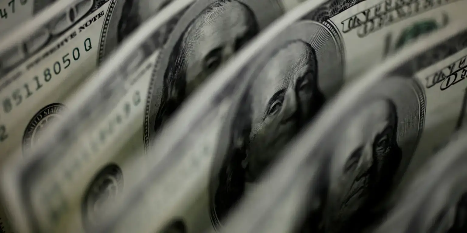 Dólar sobe para R$ 5,11 em meio a tensões globais; Bolsa apresenta estabilidade