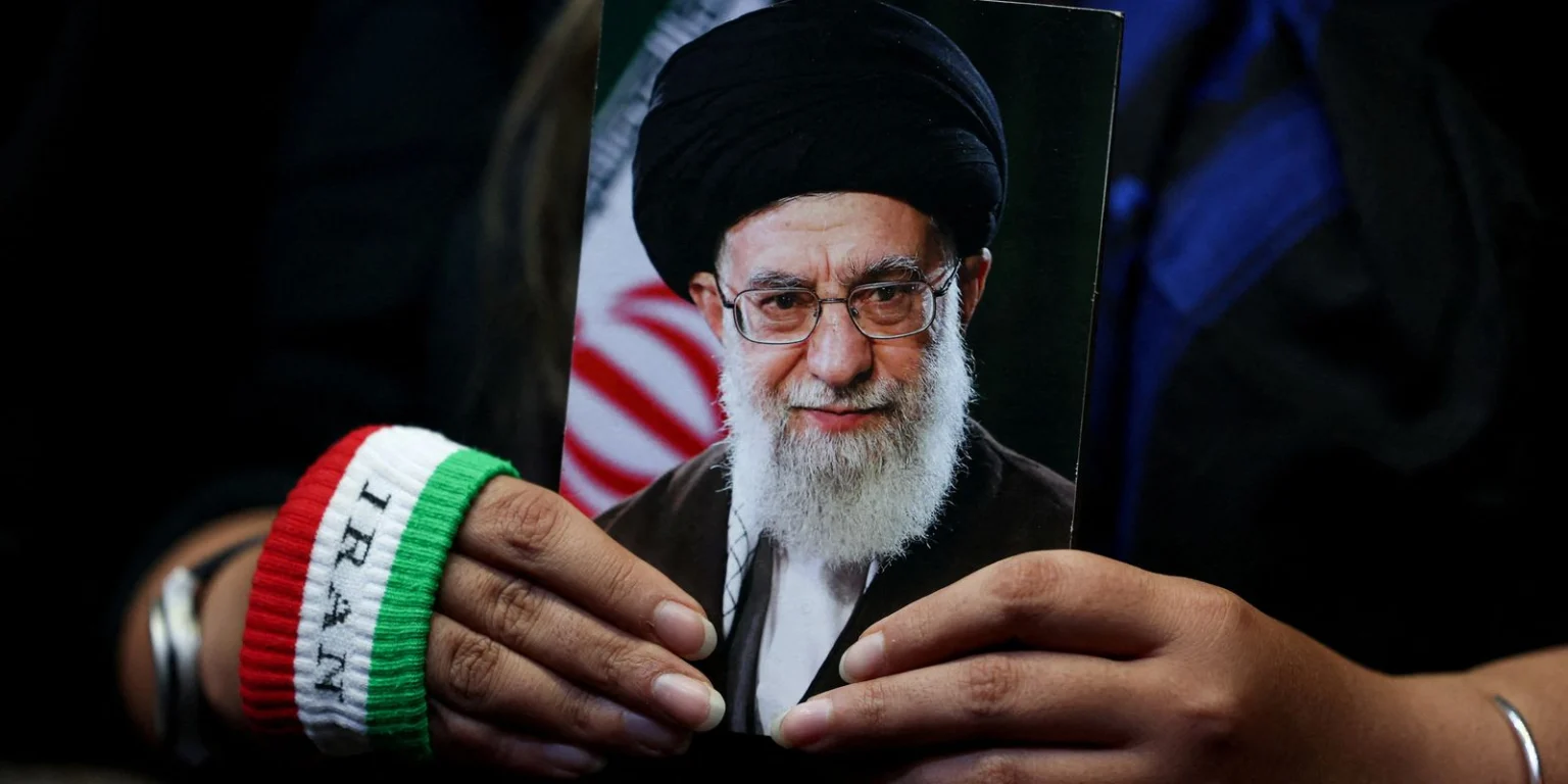 Cerimônia privada no Irã homenageia líder supremo Ali Khamenei