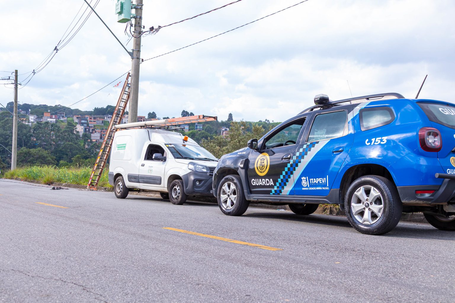 Prefeitura de Itapevi intensifica fiscalização e aplica multas em empresas por fios soltos