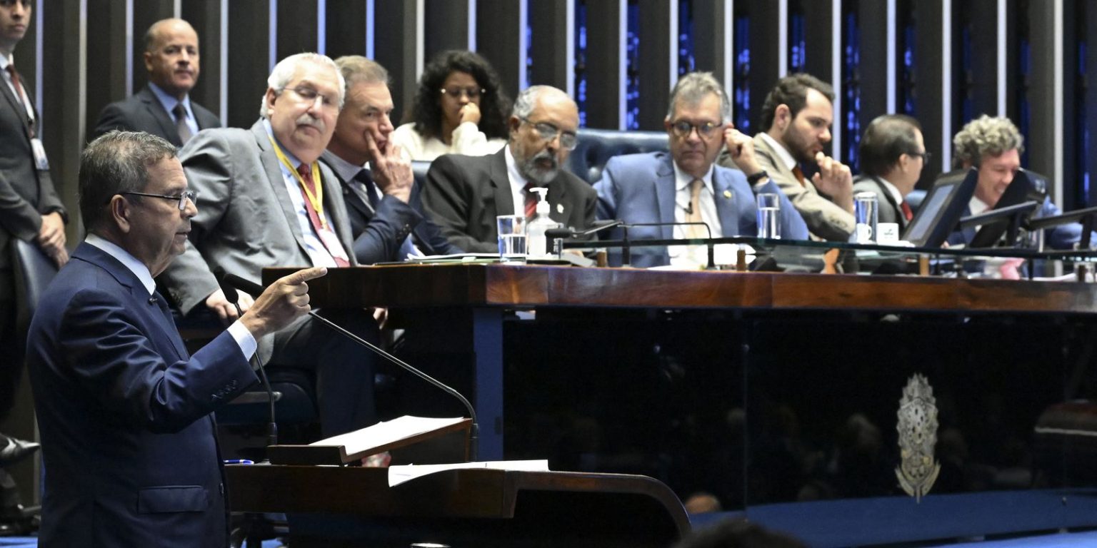 Senado aprova medidas contra inadimplência de pensão alimentícia e crimes sexuais contra menores