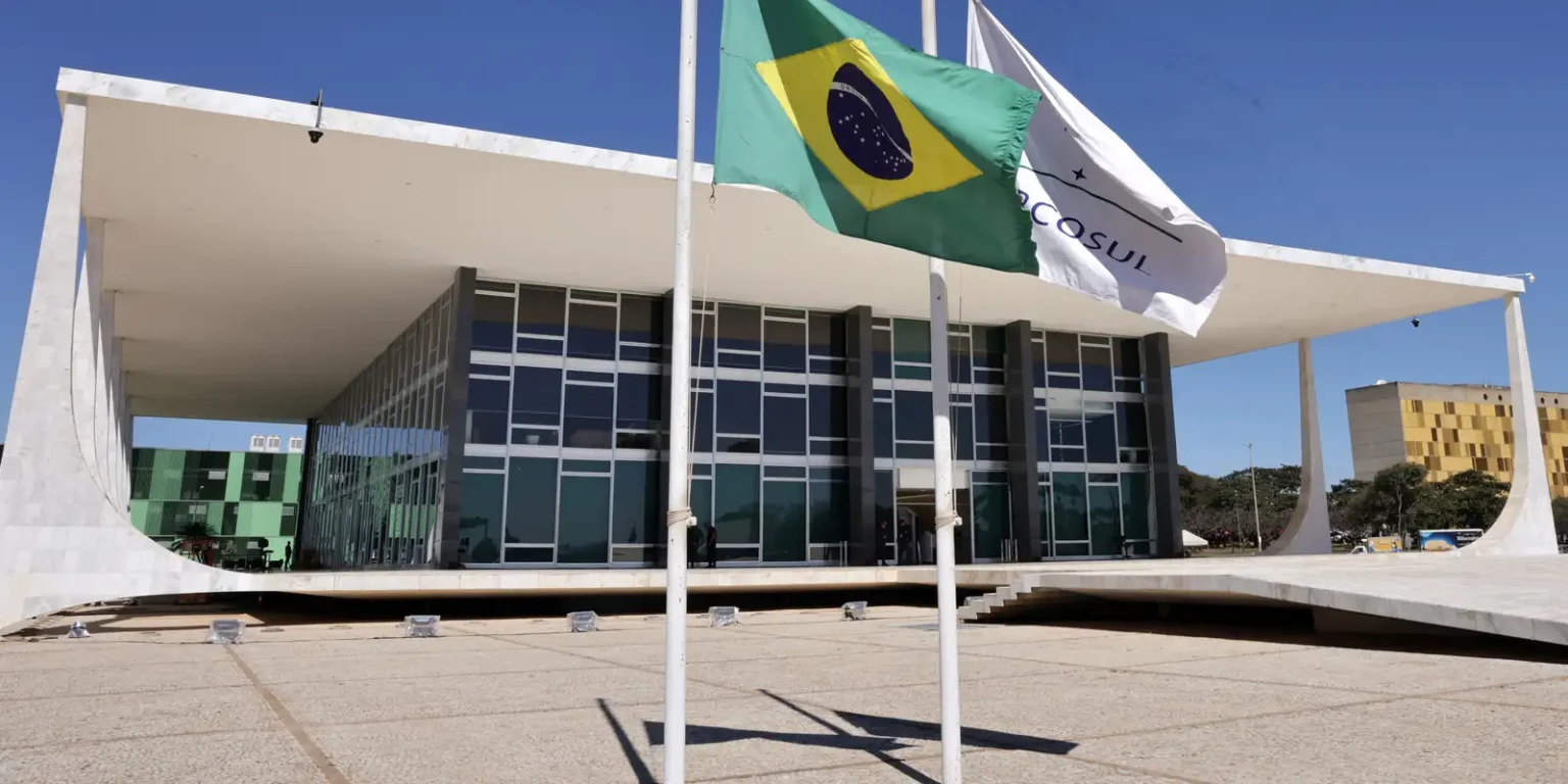 Defesa de Jair Bolsonaro nega autorização para vídeo de IA durante convenção do PL