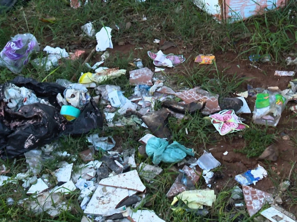 Criança de 6 anos surpreende ao denunciar lixo em rua de São Carlos, interior de SP