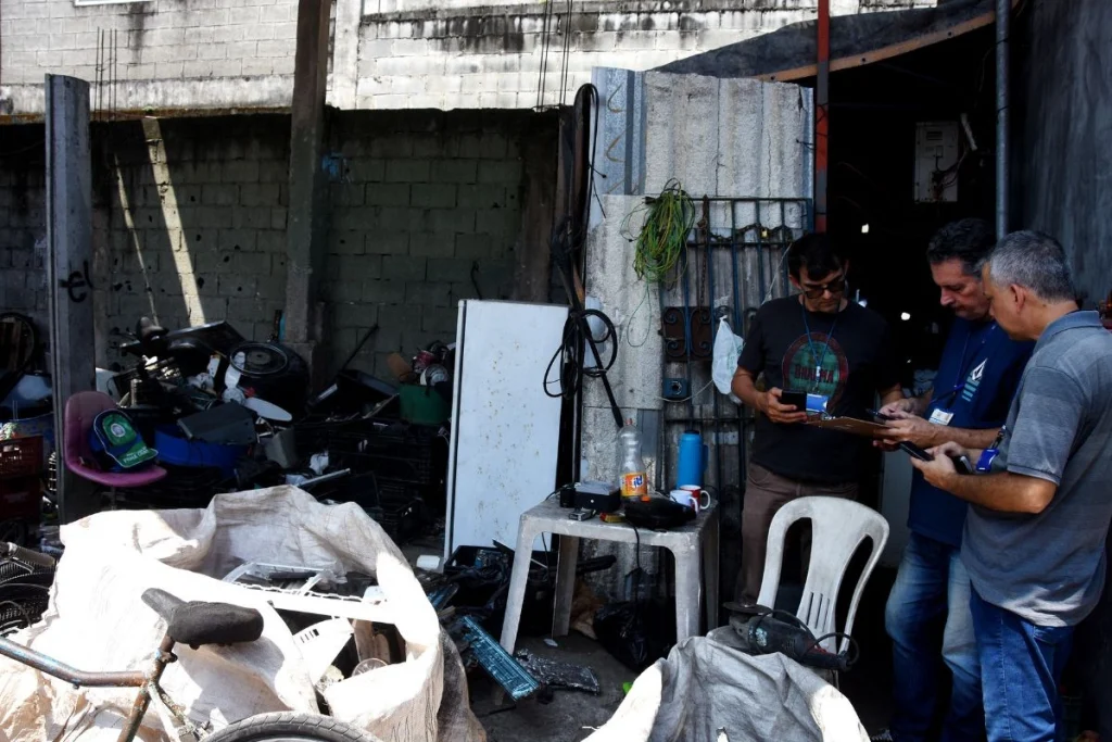 Operação policial fecha ferros-velhos por receptação no litoral de São Paulo