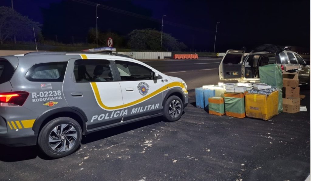 Carga ilegal de perfumes, relógios e óculos é apreendida em carro no interior de SP
