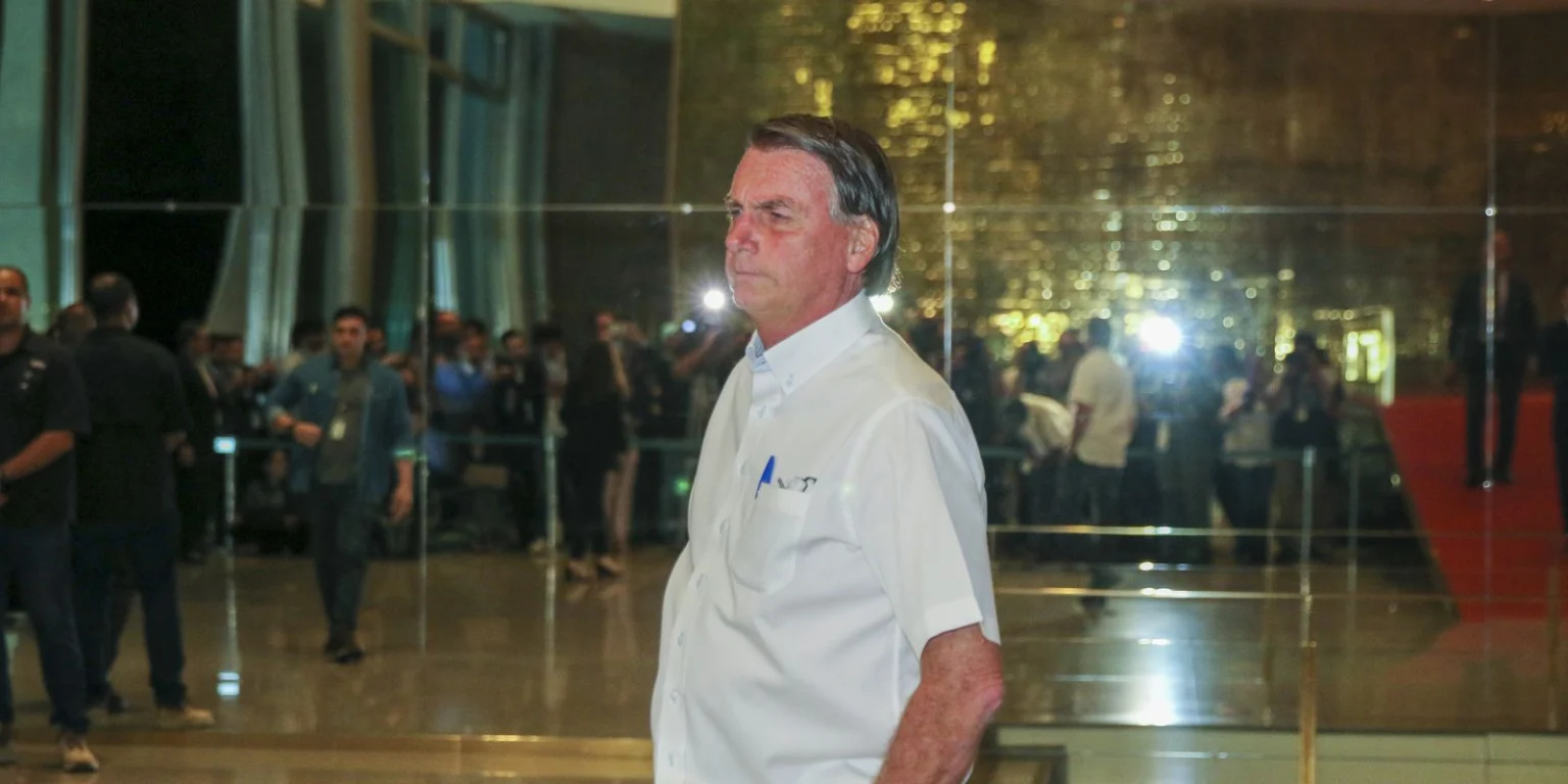 Defesa de Bolsonaro solicita manutenção da prisão domiciliar em manifestação ao STF