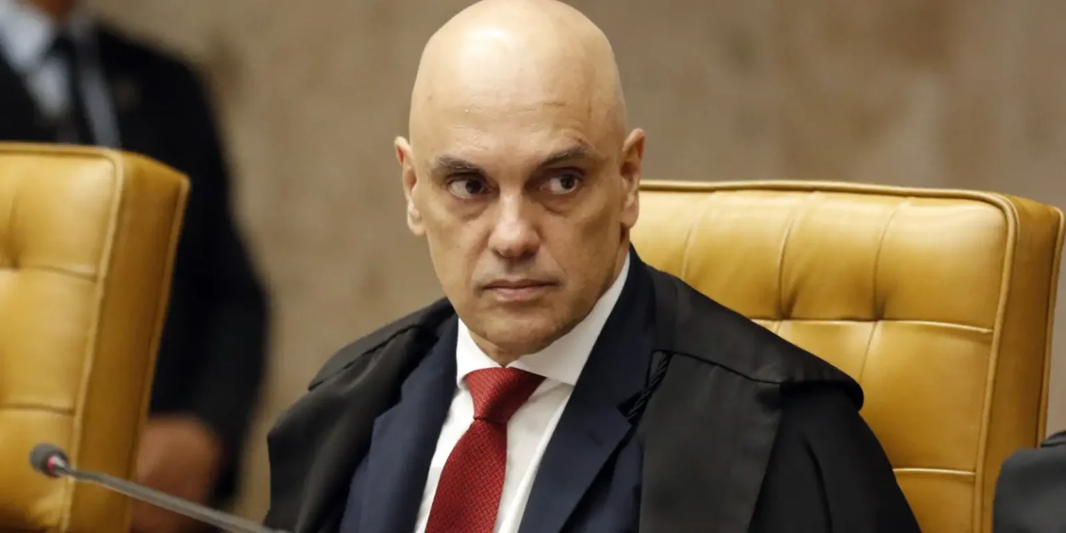 Suspensão de Visitas de Flávio a Bolsonaro na Prisão Domiciliar: Decisão de Moraes