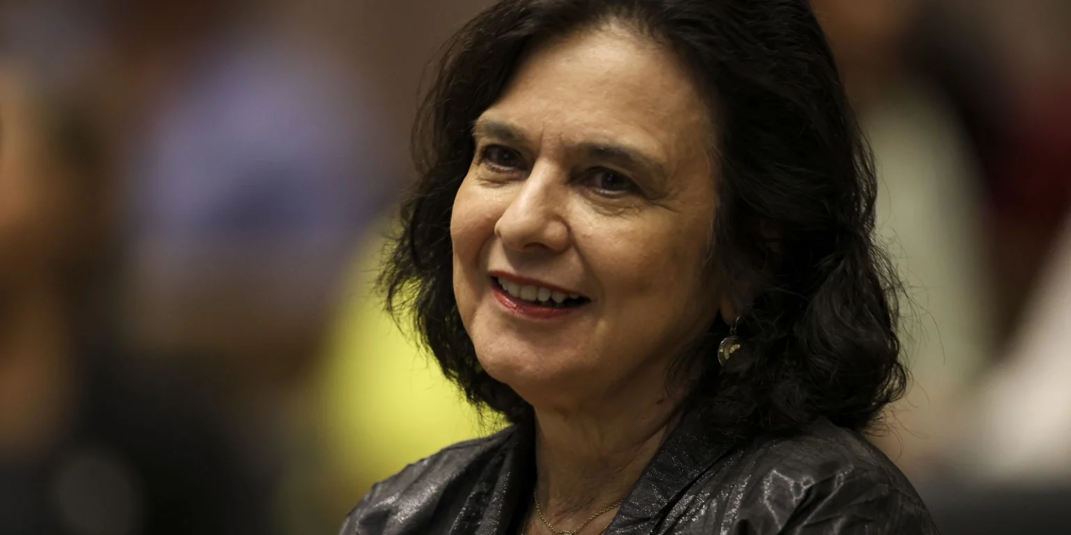 Nísia Trindade revela bastidores impactantes da pandemia em novo livro