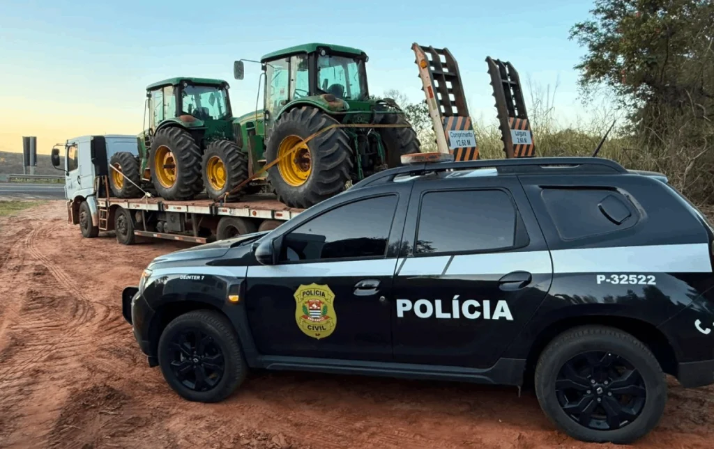 Polícia recupera três tratores furtados em Botucatu após operação com drone