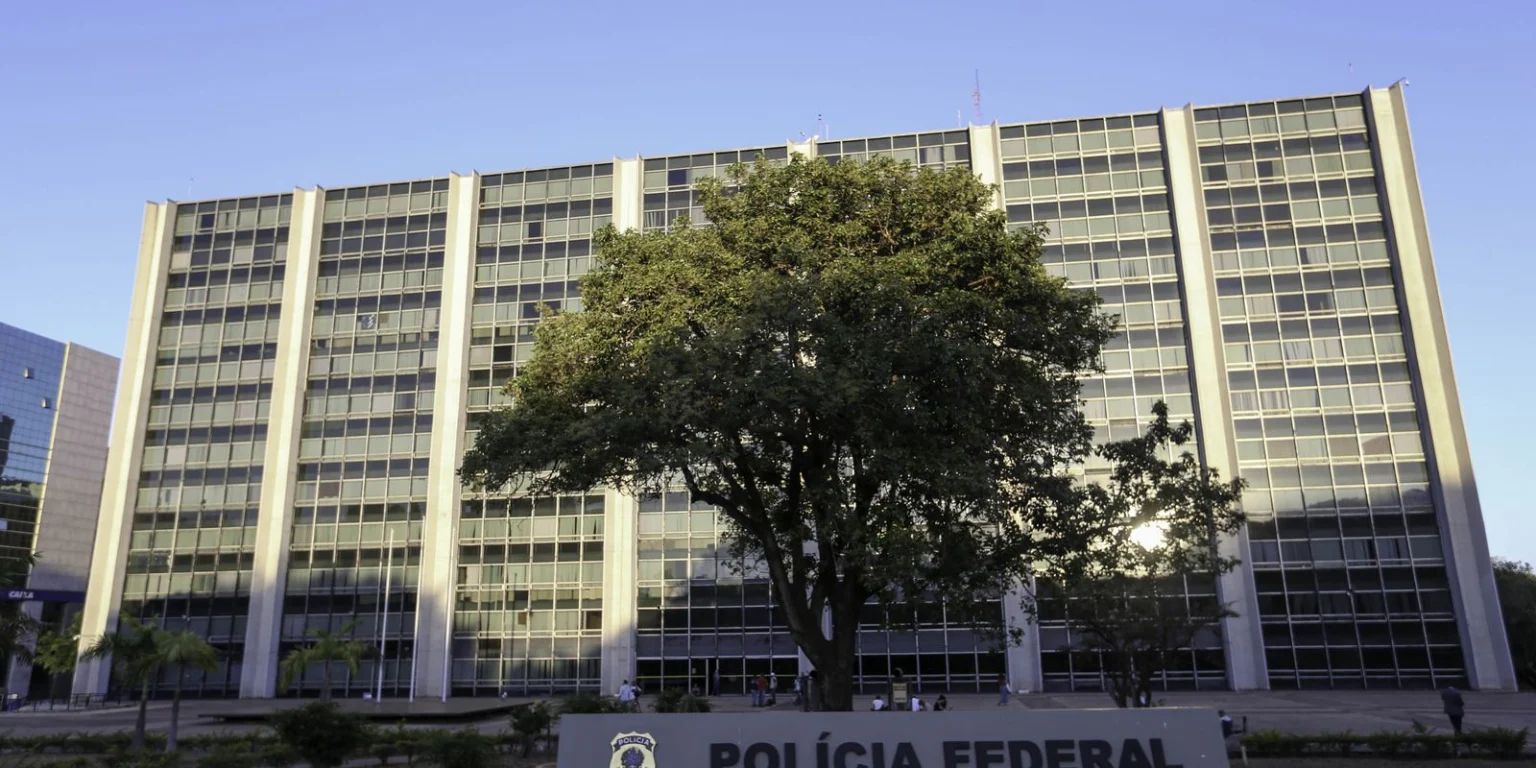 Polícia Federal desmantela lavagem de dinheiro do PCC em megaoperação em São Paulo