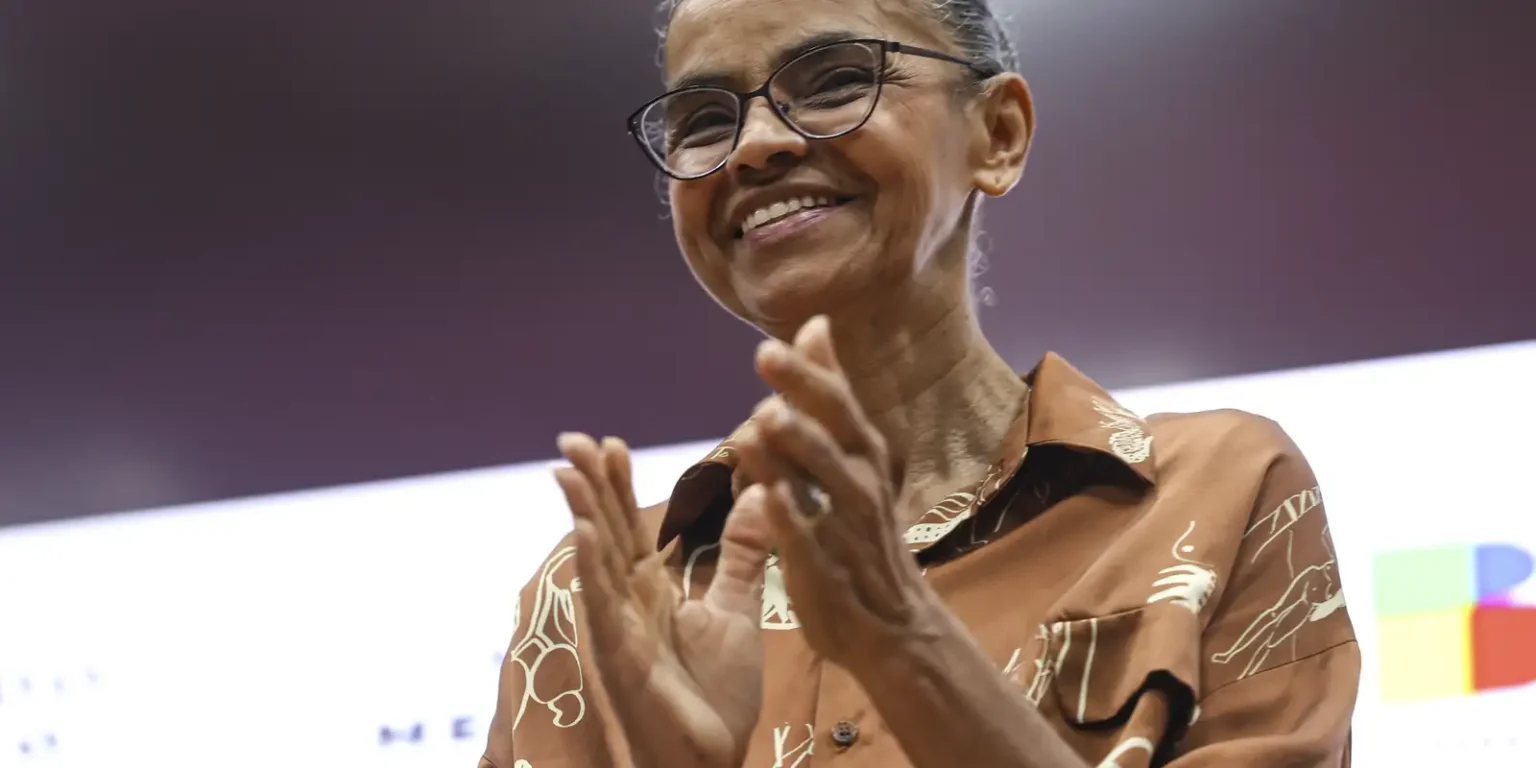 Marina Silva é condecorada com a mais alta honraria da França em Brasília