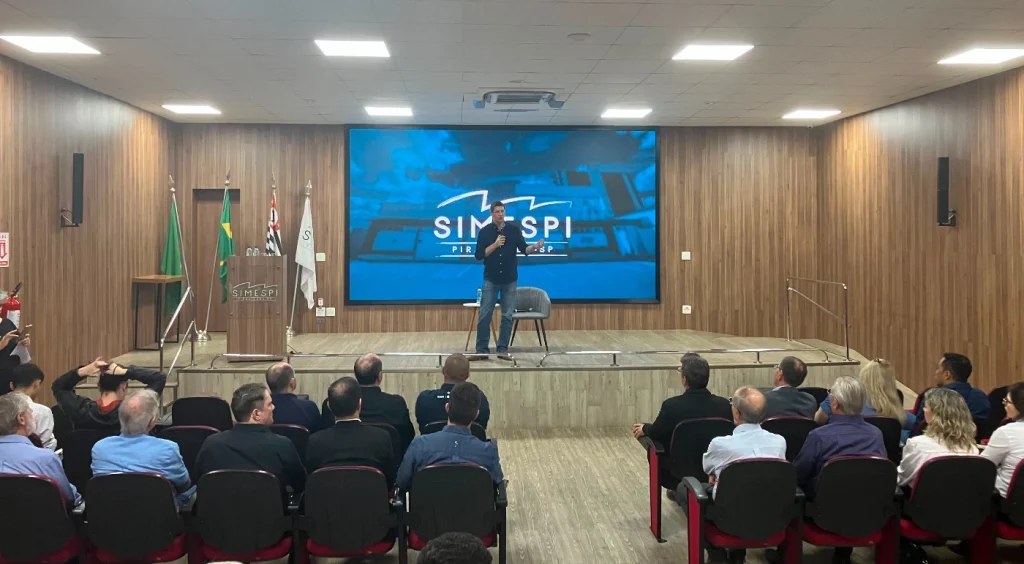 Ricardo Salles critica postura do Brasil em negociações com os EUA e alerta sobre tarifa de 25%