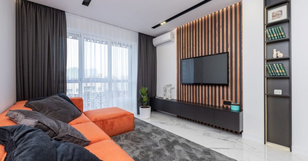 como fazer um painel de madeira na sala