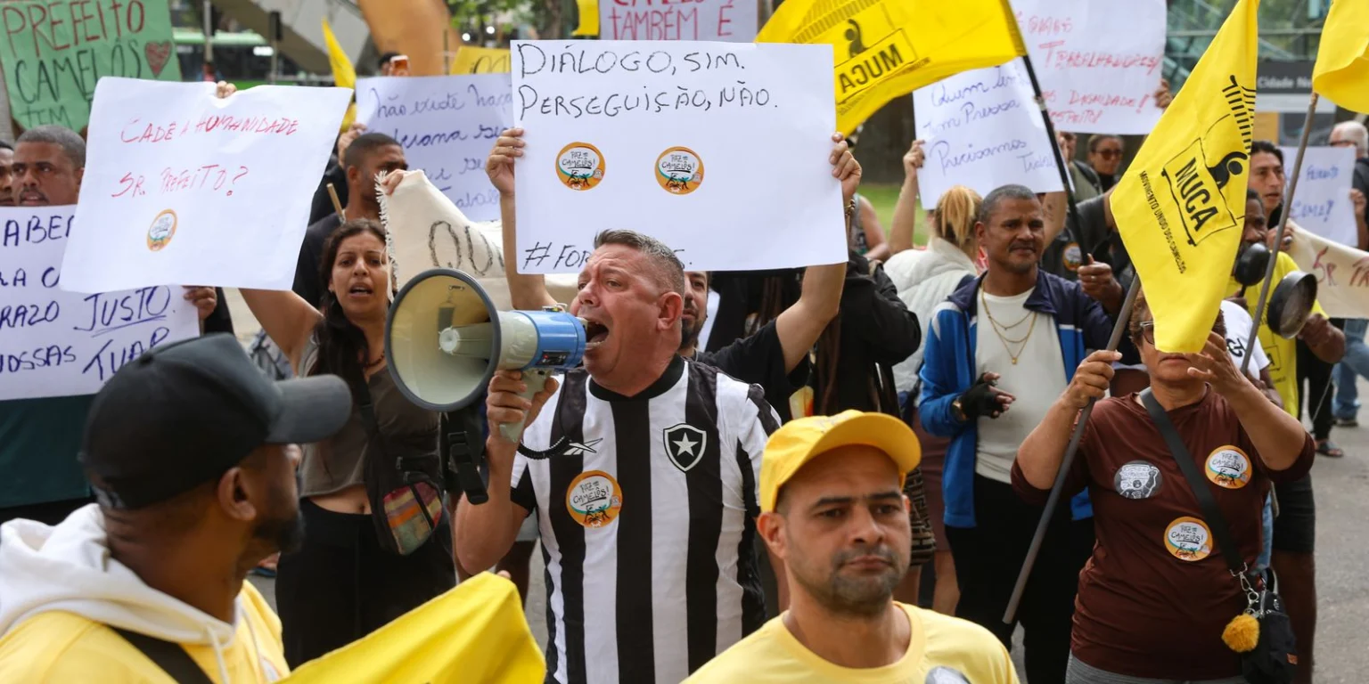 Camelôs do Rio protestam contra programa de ordenamento urbano da prefeitura