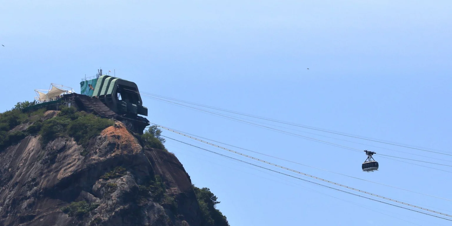 Decisão Judicial Mantém Suspensão de Obras de Tirolesa no Pão de Açúcar