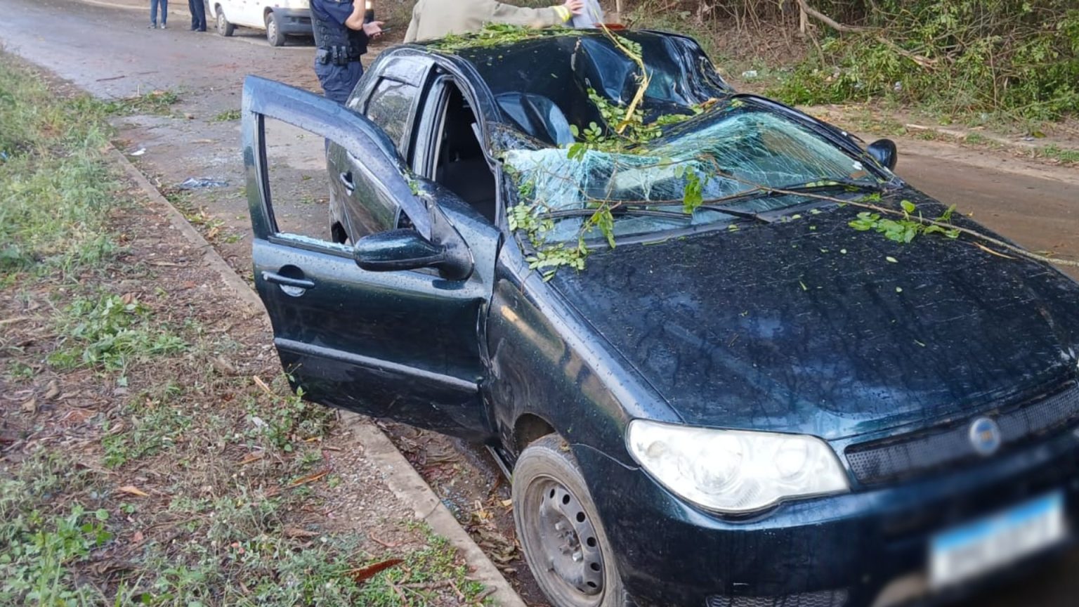 Rajadas de Vento de mais de 100 km/h causam tragédias e destruição na região de Itapetininga